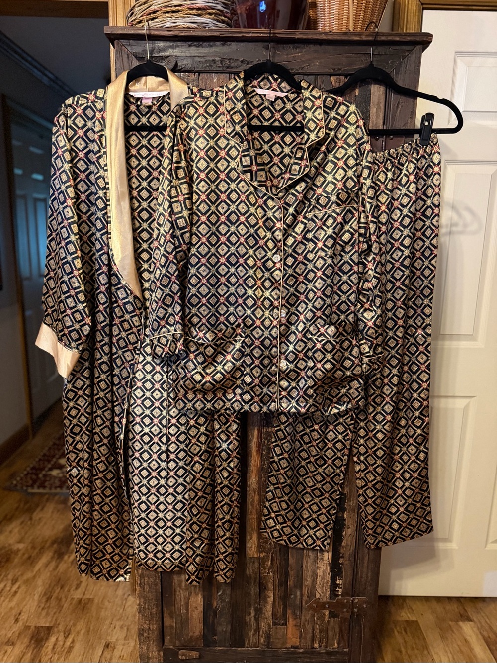 Vtg 90’s Victoria’s Secret 3pc satin pajama & robe set gold black luxury y2k